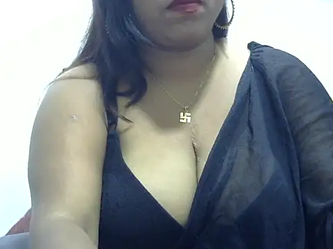 Snapshot of ROSEE_MERRYYYY chatting on December 17, 2025, 5:40 pm ROSEE MERRYYYY online show from December 17, 2025, 5:40 pm