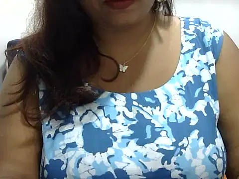 Snapshot of ROSEE_MERRYYYY chatting on October 4, 2025, 1:34 pm ROSEE MERRYYYY online show from October 4, 2025, 1:34 pm