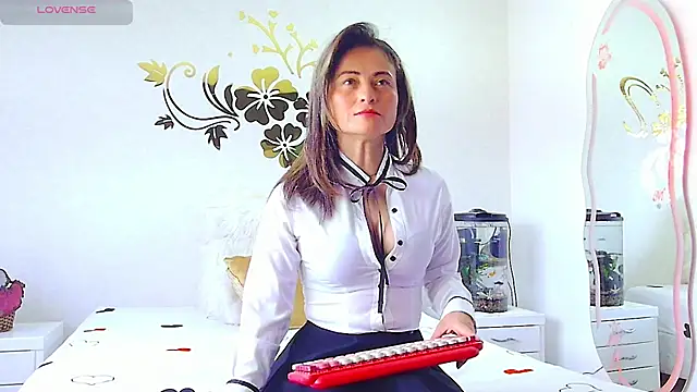 Snapshot of MarcelaFlores chatting on July 17, 2026, 2:58 pm MarcelaFlores online show from July 17, 2026, 2:58 pm