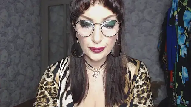 Snapshot of Aziza1 chatting on May 1, 2026, 1:27 pm Aziza1 online show from May 1, 2026, 1:27 pm