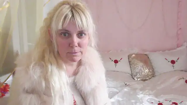 SunnySylvia online show from November 29, 2025, 2:28 pm