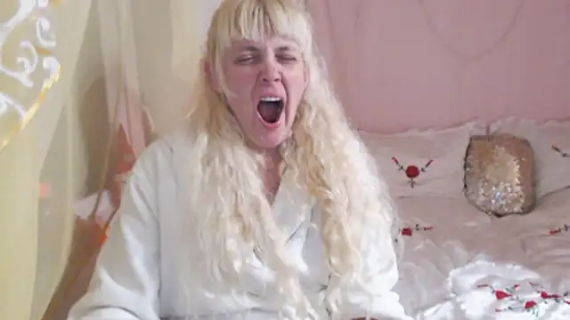 SunnySylvia online show from November 27, 2025, 5:35 pm