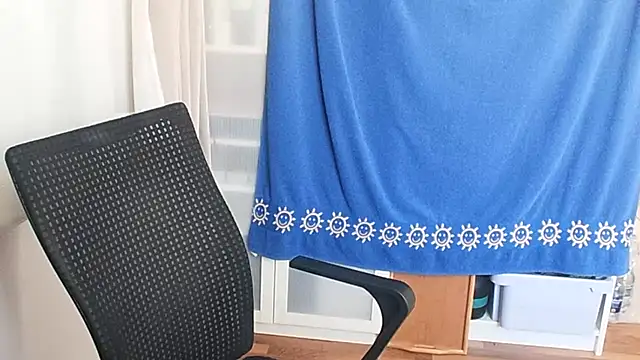 hotdestany online show from December 1, 2025, 9:43 am