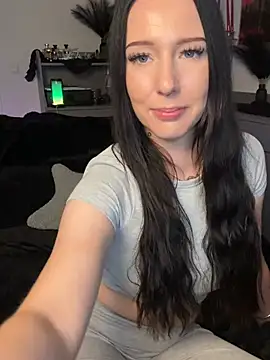 Trixie-Tainted online show from April 15, 2026, 7:58 pm