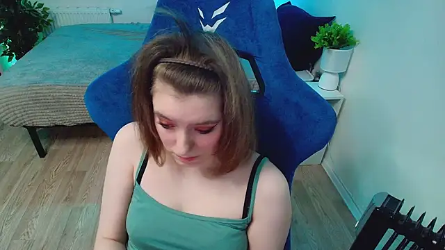 Snapshot of CranberryHot chatting on May 10, 2026, 8:11 pm CranberryHot online show from May 10, 2026, 8:11 pm
