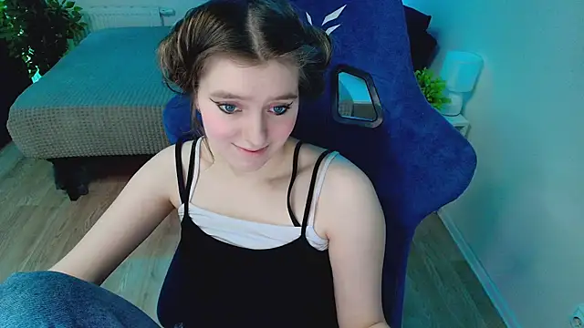 Snapshot of CranberryHot chatting on May 15, 2026, 1:36 am CranberryHot online show from May 15, 2026, 1:36 am