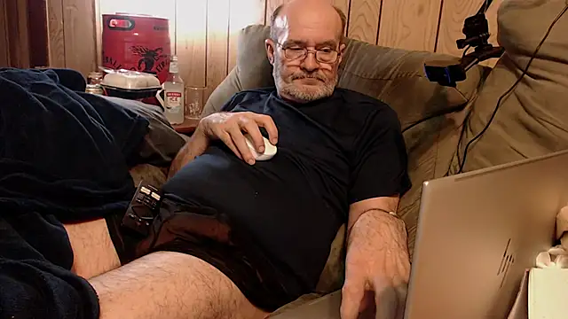 Snapshot of snickers1 chatting on December 23, 2025, 9:41 am snickers1 online show from December 23, 2025, 9:41 am