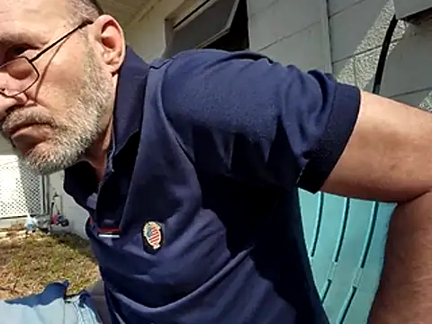 Snapshot of snickers1 chatting on February 3, 2026, 6:02 pm snickers1 online show from February 3, 2026, 6:02 pm