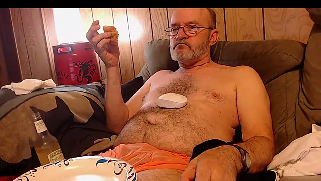 Snapshot of snickers1 chatting on February 22, 2026, 5:32 am snickers1 online show from February 22, 2026, 5:32 am