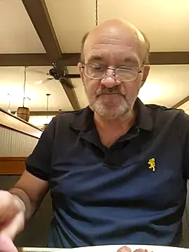 snickers1 online show from October 6, 2025, 10:49 am