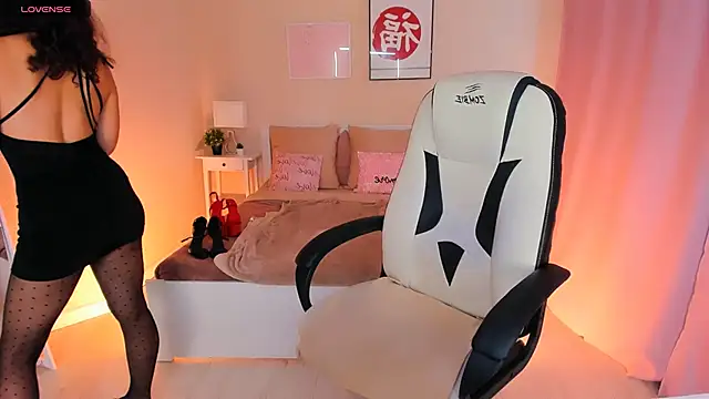 HelenaRegal online show from September 14, 2025, 1:55 pm