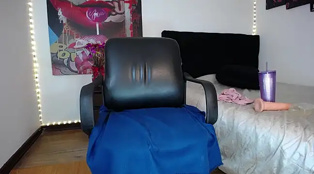 coraline101  online show from March 8, 2025, 7:38 am