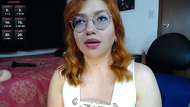 coraline101  online show from September 25, 2025, 1:33 am