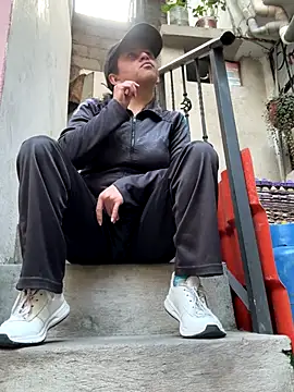 latinfemale online show from November 20, 2025, 7:36 pm