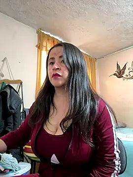 latinfemale online show from November 21, 2025, 9:14 pm