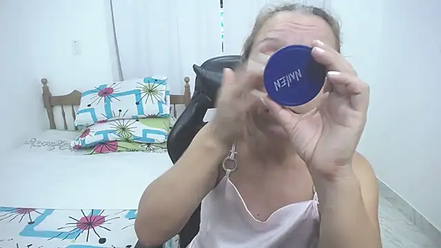 yeslluisa online show from September 21, 2025, 4:01 pm