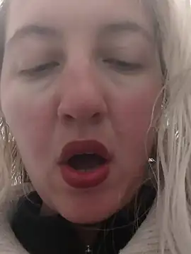 Mllesha74000 online show from February 4, 2025, 3:47 pm