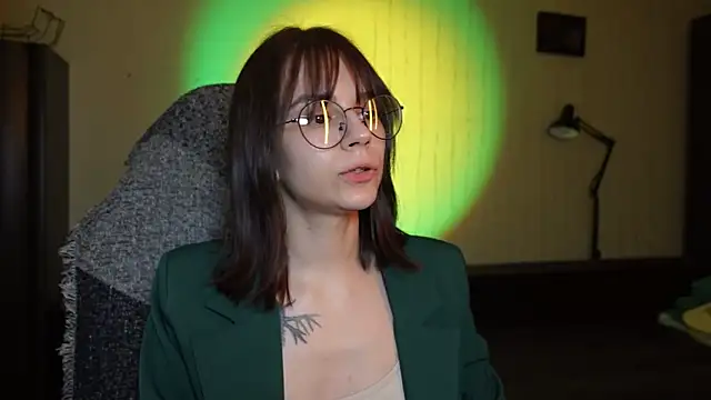 alyssa sweet online show from March 21, 2025, 2:07 am