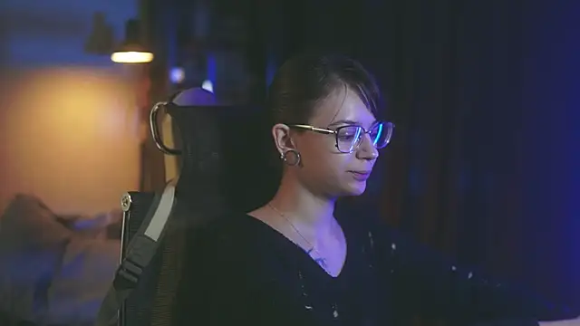 alyssa sweet online show from September 18, 2025, 3:53 am