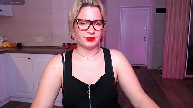 HotTiffani online show from September 24, 2025, 9:38 am