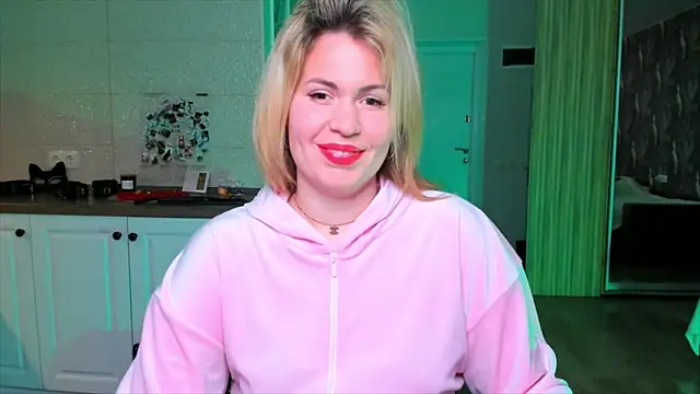 Snapshot of HotTiffani chatting on March 4, 2026, 11:51 am HotTiffani online show from March 4, 2026, 11:51 am