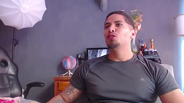 geirge teacherxx online show from September 18, 2025, 6:44 pm