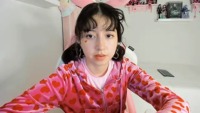 cherrycute online show from December 3, 2024, 4:10 am