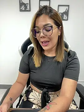 Snapshot of KellyBrooklyn_ chatting on February 20, 2025, 12:15 pm KellyBrooklyn online show from February 20, 2025, 12:15 pm