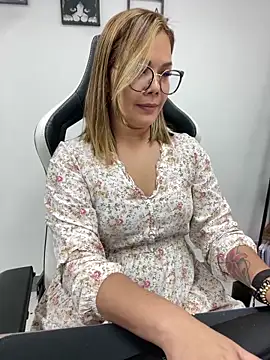 Snapshot of KellyBrooklyn_ chatting on December 6, 2024, 2:55 pm KellyBrooklyn online show from December 6, 2024, 2:55 pm