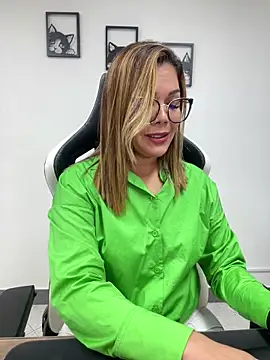 Snapshot of KellyBrooklyn_ chatting on February 21, 2025, 2:06 pm KellyBrooklyn online show from February 21, 2025, 2:06 pm