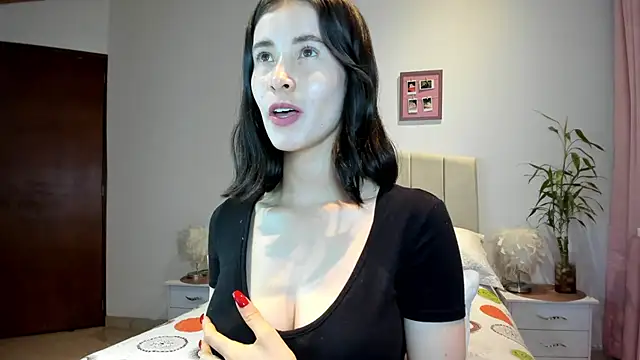 macarena vallejo online show from March 19, 2025, 4:03 am