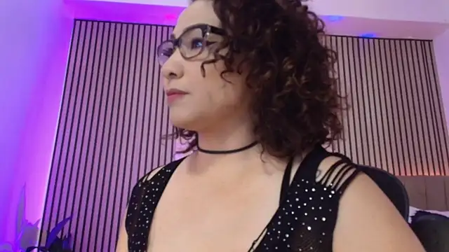Snapshot of JuliRamirez chatting on May 22, 2026, 12:47 pm JuliRamirez online show from May 22, 2026, 12:47 pm