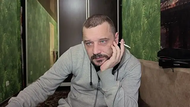 Snapshot of DanielOhCool chatting on October 2, 2025, 6:39 am DanielOhCool online show from October 2, 2025, 6:39 am