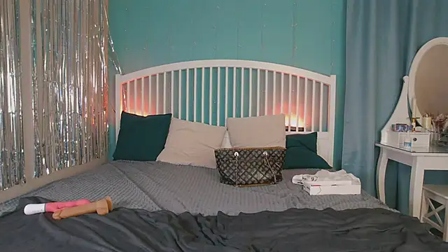 GingerArin online show from April 12, 2026, 12:52 pm