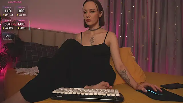 juli hox online show from July 12, 2026, 4:08 pm