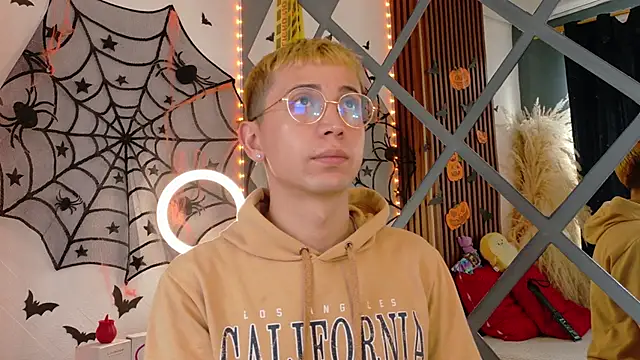 Chris Bennett online show from October 24, 2025, 11:42 am