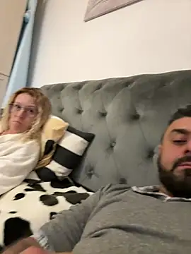 ChiIul11 online show from April 1, 2026, 7:33 pm