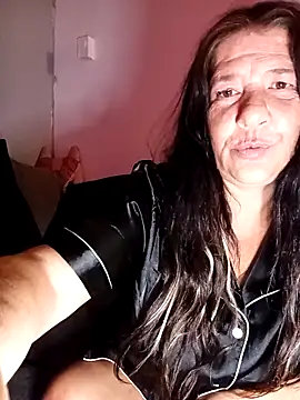 Leanne43 online show from November 14, 2025, 9:29 pm