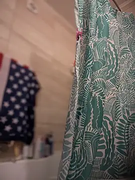 LaraHollywood online show from September 30, 2025, 6:08 am