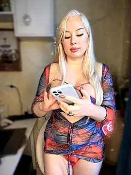 LaraHollywood online show from November 16, 2025, 7:02 am