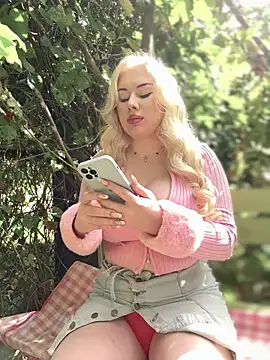 LaraHollywood online show from September 20, 2025, 6:18 am