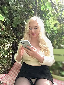 LaraHollywood online show from September 21, 2025, 6:18 am