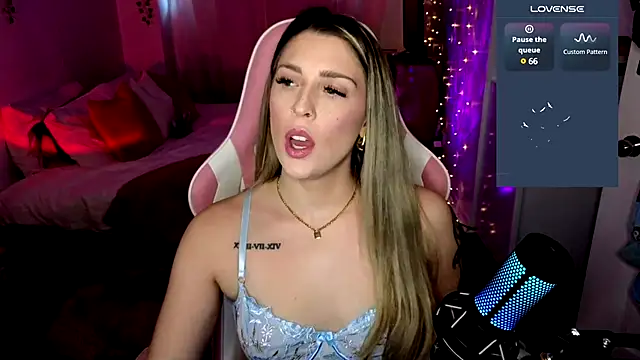 queenxlexy online show from December 14, 2024, 8:40 pm