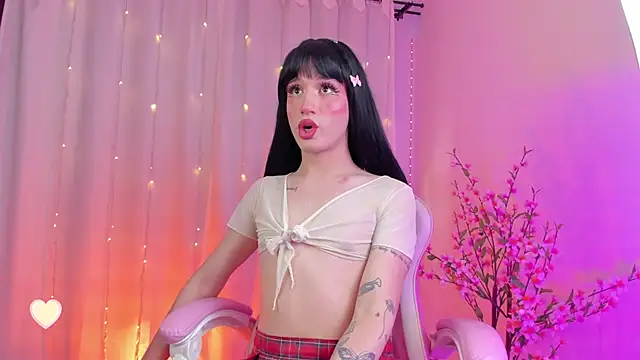 rosseblondee online show from October 4, 2025, 9:05 pm