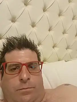 dario84rozz online show from July 7, 2026, 2:42 pm