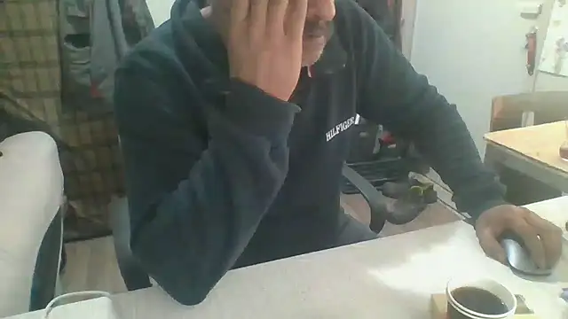 Snapshot of LiONTURK chatting on February 18, 2026, 1:07 pm LiONTURK online show from February 18, 2026, 1:07 pm