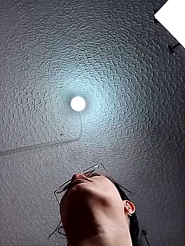 valerie lya online show from November 27, 2025, 8:42 pm