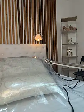 valerie lya online show from March 9, 2026, 8:23 pm