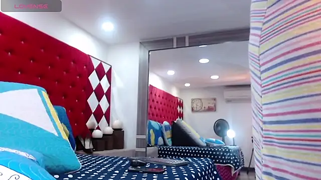 TamyJhonson online show from November 20, 2025, 1:12 pm