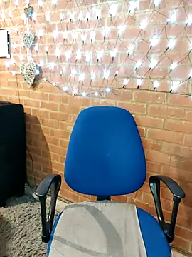 Lilybanx online show from February 16, 2025, 9:05 pm